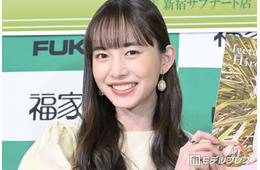 井桁弘恵、美脚際立つミニスカユニフォーム姿に反響「可愛さ優勝」「スタイル抜群」