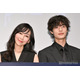 「魔物（마물）」あやめ（麻生久美子）＆凍也（塩野瑛久）が密着 オフショットに反響「美男美女」「本当のカップルのよう」