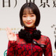 「ギャル感爆発」見上愛、“平成風”なカジュアルコーデSHOTに反響「着こなすねぇ！」