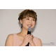 元モー娘。新垣里沙、両親を顔出し公開「素敵な夫婦」「仲良し家族」と反響