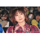 幾田りら、ミニ丈✕透けタイツで美脚際立つ ロンドン満喫コーデに「可愛すぎる」の声