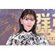 小嶋陽菜、ショーパンから美脚スラリ ディズニーコーデに「可愛すぎる」「スタイル抜群」と反響