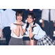 「今日好き」瀬川陽菜乃＆小國舞羽、投げキッス＆頬密着ポーズ披露で息ぴったり【関コレ2025A/W】
