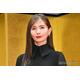 中村ゆり、スカートまくり美脚見せ 海辺ショットに「爽やかで素敵」「天使降臨」の声