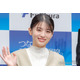 出口夏希、美デコルテ輝くキャミ姿でNY満喫「芸術作品のよう」「赤似合いすぎ」と絶賛相次ぐ