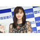 元モー娘。久住小春、大胆ウエスト空きチューブトップで肌見せ「服どうなってるの？」「着こなせるのすごい」と反響
