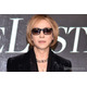 YOSHIKI、公演中に右手負傷 ファンからのつかむ・引っぱるなどの「強い接触行為」が原因