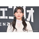 元日向坂46富田鈴花「父と母とイタリアへ」満喫ショット公開 デコルテ透けるノースリ私服に「金髪に黒似合う」「素敵な家族」