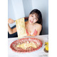 “大食いインフルエンサー”食いしん坊女子 りっかちゃん、グラビア初挑戦 ビキニ姿での満腹ショットも