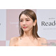 美香「50歳。毎日毎日パーティー」ミニスカ姿でスラリ美脚披露「若々しい」「スタイル抜群」