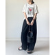 クールにオシャレに決まる「フォトTシャツ」。お手本にしたいリラクシーな大人の着こなし【40代の毎日コーデ】