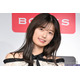 乃木坂46五百城茉央、ノースリワンピで美肩披露「クラゲ並みの透明感」「水族館デート風」