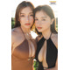 “エリマリ姉妹”Erika＆百瀬まり、胸元大胆開き水着で美バスト開放「ヤンマガ」表紙登場