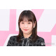 川栄李奈、ミニワンピ×ハイソックスで美脚スラリ「スタイル良すぎ」「美女オーラすごい」と反響
