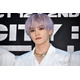 NCT 127テヨン、派手衣装で地下鉄乗る姿公開「変装もしないで目立ちすぎてる」「オーラを感じる」の声
