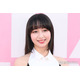 Cocomi、ミニスカから美脚スラリ 愛犬とのお出かけショットに絶賛の声「圧巻の脚線美」「映画のワンシーンみたい」