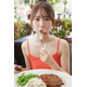 日向坂46藤嶌果歩、マイアミでの“もぐもぐカット” 1st写真集先行カット第8弾解禁【果実の歩幅】