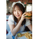 日向坂46藤嶌果歩、ウェイトレス姿でのもぐもぐカット 1st写真集先行カット第13弾解禁【果実の歩幅】