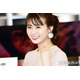 “準ミス青山”井口綾子、大胆胸元＆背中開きオフショル姿に反響「大人の色気全開」「肩のラインが綺麗」