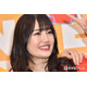 “可愛すぎる新喜劇女優”小寺真理、美脚際立つミニスカ路上ショット公開「スタイル抜群」「大人っぽくて素敵」の声