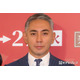 市川團十郎、長男・勸玄の取材中ショット公開「どんどんお父さんに似てきてる」「すっかり美青年」と反響