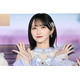 ＝LOVE野口衣織「白ドレス衣装とチェーンソー」美脚際立つMVオフショット公開「ギャップ萌え」「お人形さんみたい」と反響