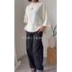 【ユニクロ】「バレルジーンズ」のネイビーがかっこいい！秋に映える濃紺デニムのハンサムスタイル【40代の毎日コーデ】