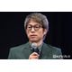 田村淳「パパによじ登ってくる次女」親子ショット公開「大好きが溢れてる」「べったりで可愛い」と反響