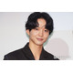 鈴木仁、人気俳優と撮影合間に喫茶店へ「大丈夫じゃなかったよ。バレていたし」【お前のほうからキスしてくれよ】