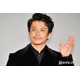 小栗旬「ずっと食わしてました」“24歳年上”人気俳優明かす 当時のエピソードに「20代でかっこよすぎ」の声
