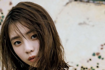 菊地姫奈、美バスト大胆披露 大人びた表情で魅了 画像