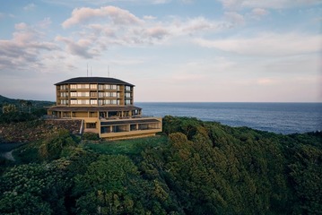 屋久島の絶景を望む特等席！温泉と自然に癒されるホテル「サマナ ホテル ヤクシマ」 画像