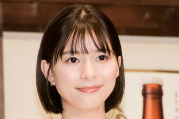 芳根京子、ビールを手にしたニッコリ笑顔SHOTに反響「めっちゃいい表情」「ワクワク注ぐ姿可愛い」 画像