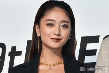 みちょぱ、ミニ丈ゴルフウェア姿で美脚披露「スイングもスタイルも完璧」「綺麗」と反響 画像