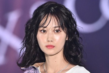 山下美月「ガルアワ」トップバッター務める ウェーブヘアで印象チェンジ【GirlsAward 2025SS】 画像