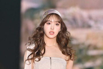 藤田ニコル、美デコルテ際立つビスチェ姿 ヌーディーカラーのワントーンコーデ【GirlsAward 2025SS】 画像