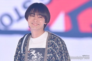 豊田裕大、オールバックから一変 前髪下ろし＆爽やかスマイルでギャップ披露【GirlsAward 2025SS】 画像