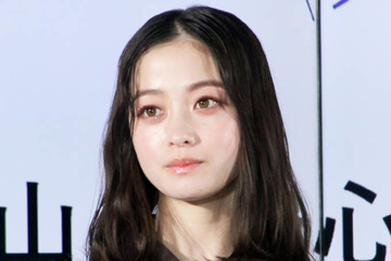 橋本環奈、真剣な眼差しの『天久鷹央の推理カルテ』オフSHOTに「凛々しくて可愛い」「どの角度も最高」の声 画像