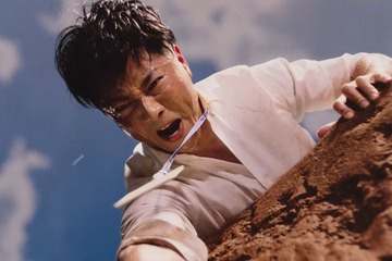 ケイン・コスギの“崖CM”11年ぶり復活 渾身の決めゼリフ蘇る「11年よりも長く感じていました」 画像