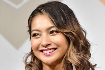 ゆきぽよ「良すぎて感動する」肌のうるおいに感心！愛用リキッドファンデーション 画像