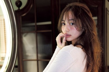 加藤栞、抜群スタイル際立つビキニ姿 ベトナムで撮影 画像