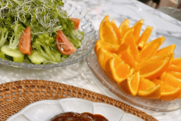 渡辺美奈代、煮込みハンバーグなどが並ぶ美しい食卓に「お店のかと」「とっても美味しそう」の声 画像
