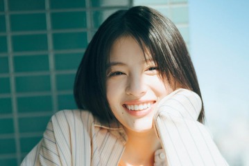 出口夏希、自然な笑顔にキュン「ヤンマガ」表紙登場 画像