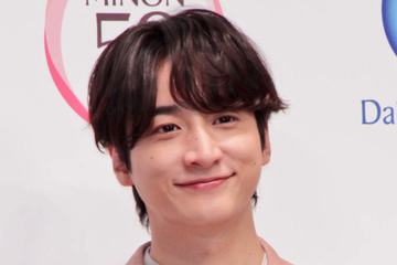 小関裕太、山本舞香が撮影！『めおと日和』オフSHOTに反響「すごくいい表情」「微笑ましい」 画像