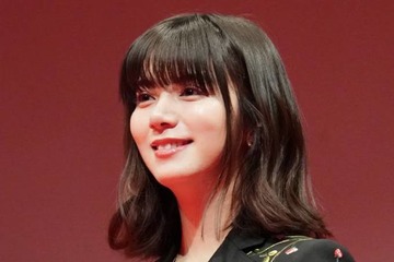 池田エライザ、ほっそり美脚を見せた映画『リライト』オフSHOTに反響「制服似合う」「ホントの高校生みたい」 画像