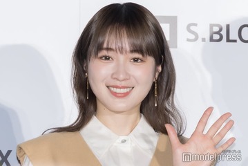 高山一実、“ギリギリ”ミニ丈から美脚スラリ「惚れる」「どんなコンセプトでも似合う」の声 画像