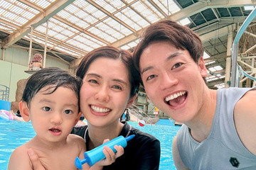 おばたのお兄さん、山崎アナ＆1歳息子と“ハワイアンズ”を満喫！フラガールにも感動「本当に素晴らしかった」 画像