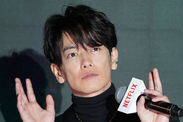 佐藤健、逞しい腕を披露したタンクトップSHOTに反響「ドキドキ」「暑さ吹っ飛びました」 画像