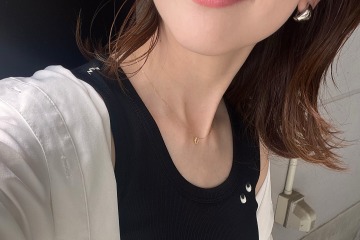 大人はどう着る？【ユニクロ×アニヤ】コラボのおめめタンク。こなれ見えの秘訣は、あえてのシンプル【40代の毎日コーデ】 画像