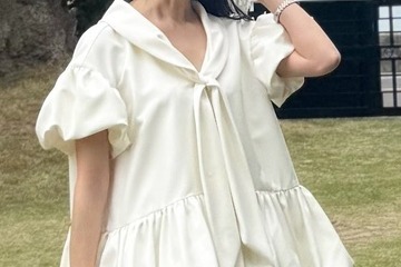 着映えるボリュームデザイントップスが主役。40代はどんなボトムを合わせる？【40代の毎日コーデ】 画像